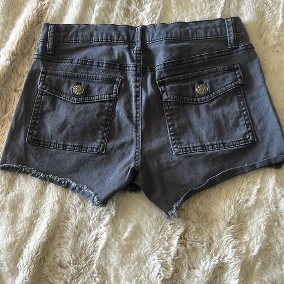 Shorts - Picture 2 of 4